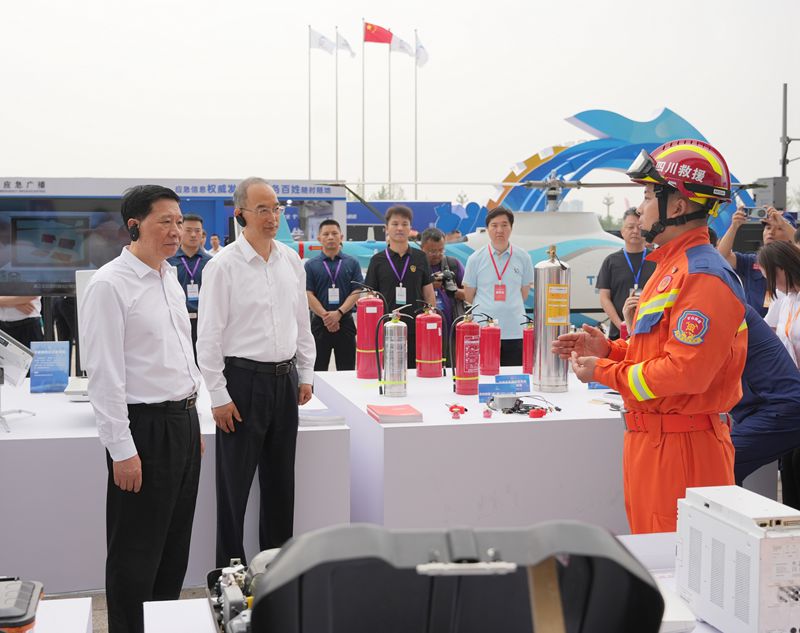 2024年全国“安全宣传咨询日”主场活动在蓉举行王祥喜讲话 黄强致辞 施小琳出席「相关图片」